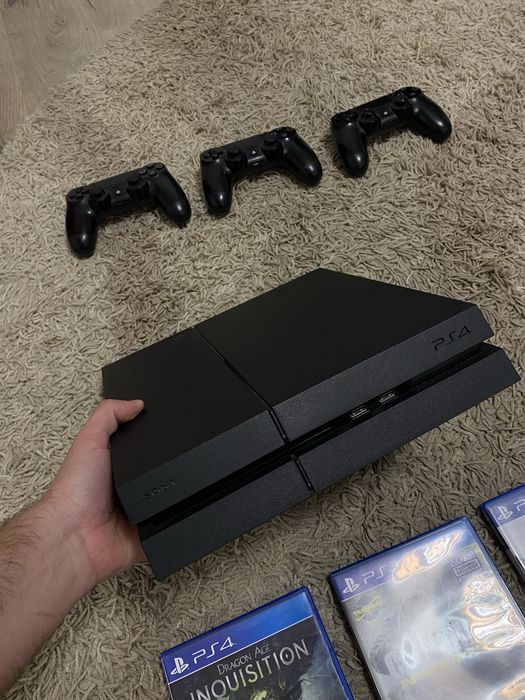 Vand/Schimb PS4 (1TB) + 3 joystick DualShock 4 + 11 jocuri originale