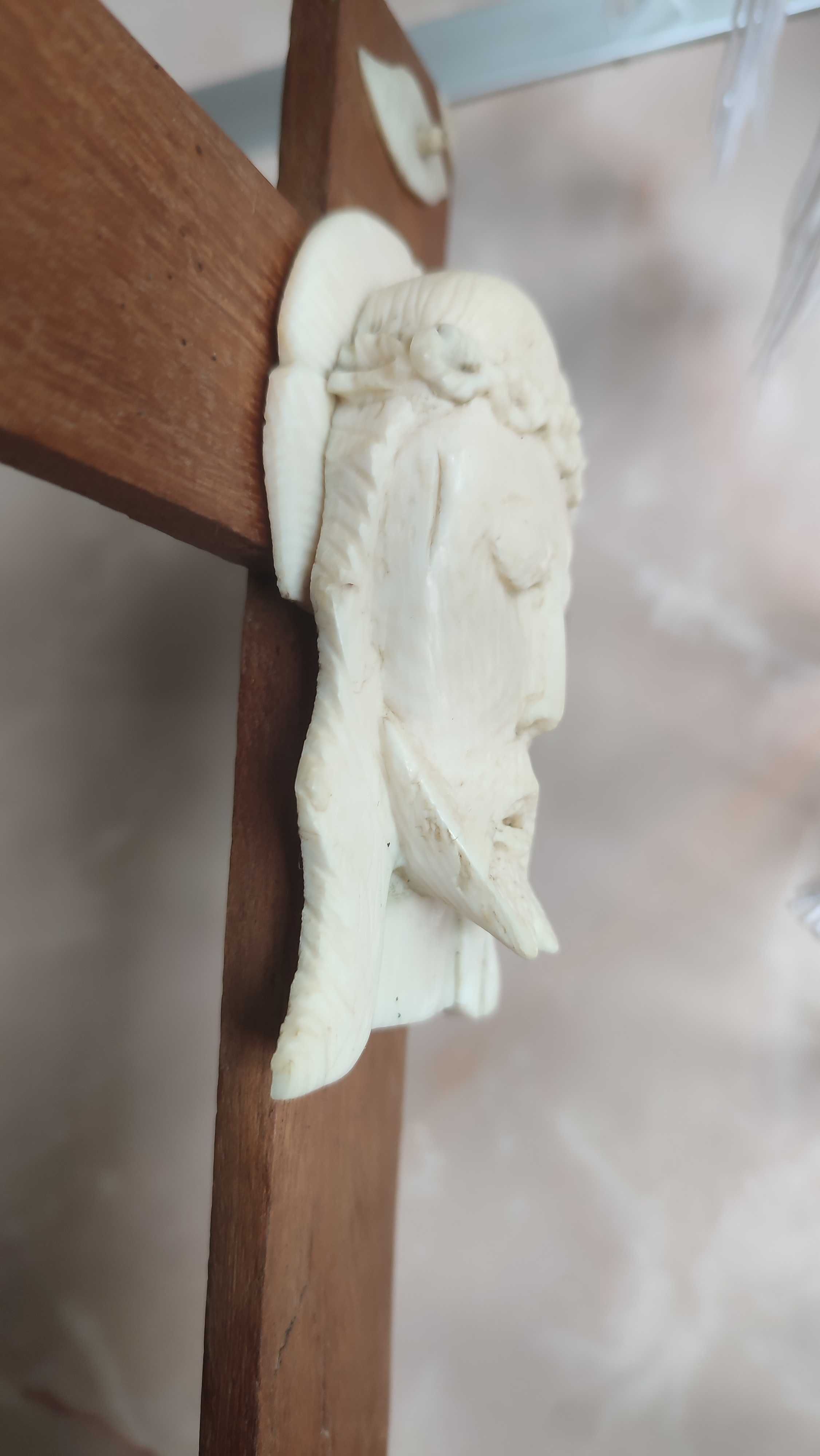Sculptura icoana Isus din fildes sculptat pe lemn