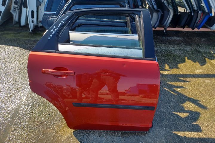 USA SPATE DREAPTA Ford Focus 2  [din 2004 pana  2008] seria Hatchback 5-usi