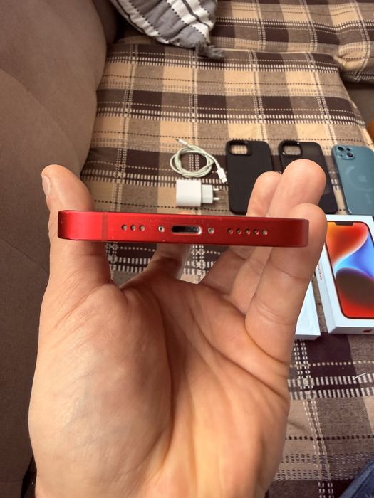 Продавам Iphone 14 red,128GB