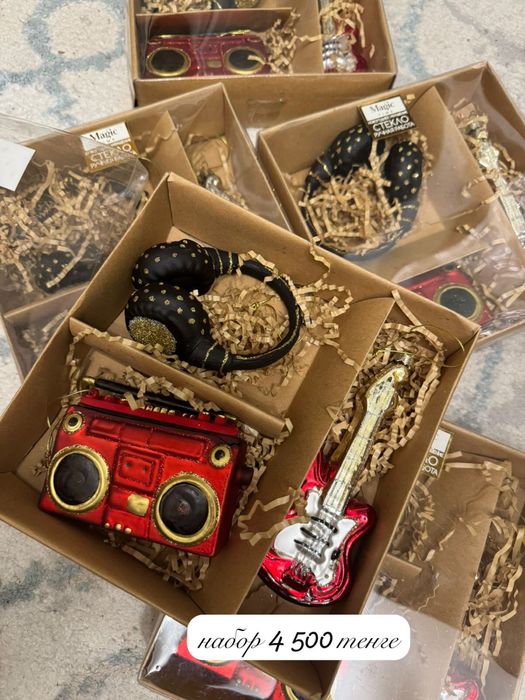 Стеклянные игрушки на елку