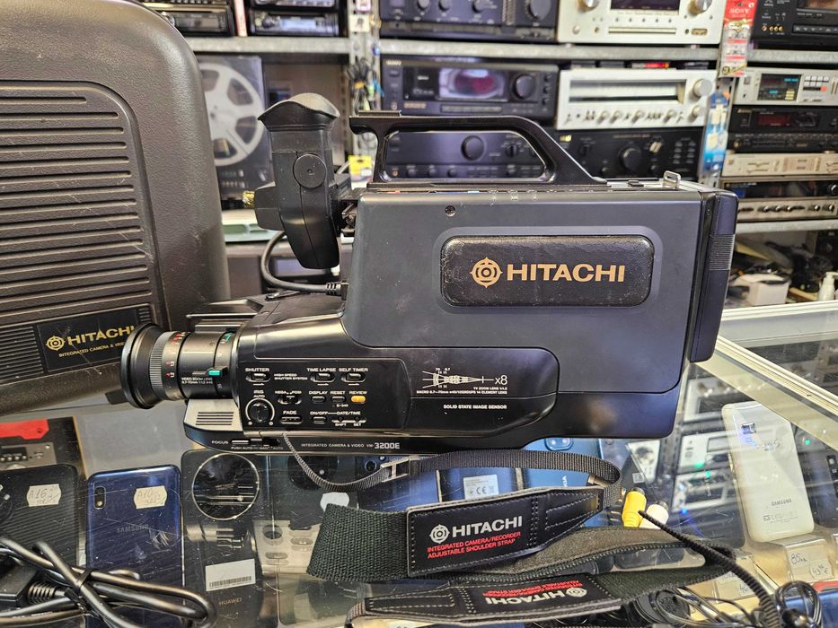 Видеокамера Hitachi VM-3200E Много добър външен вид, пълен комплект.