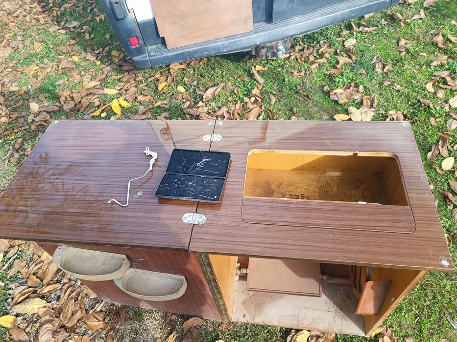 Стара крачна шевна машина