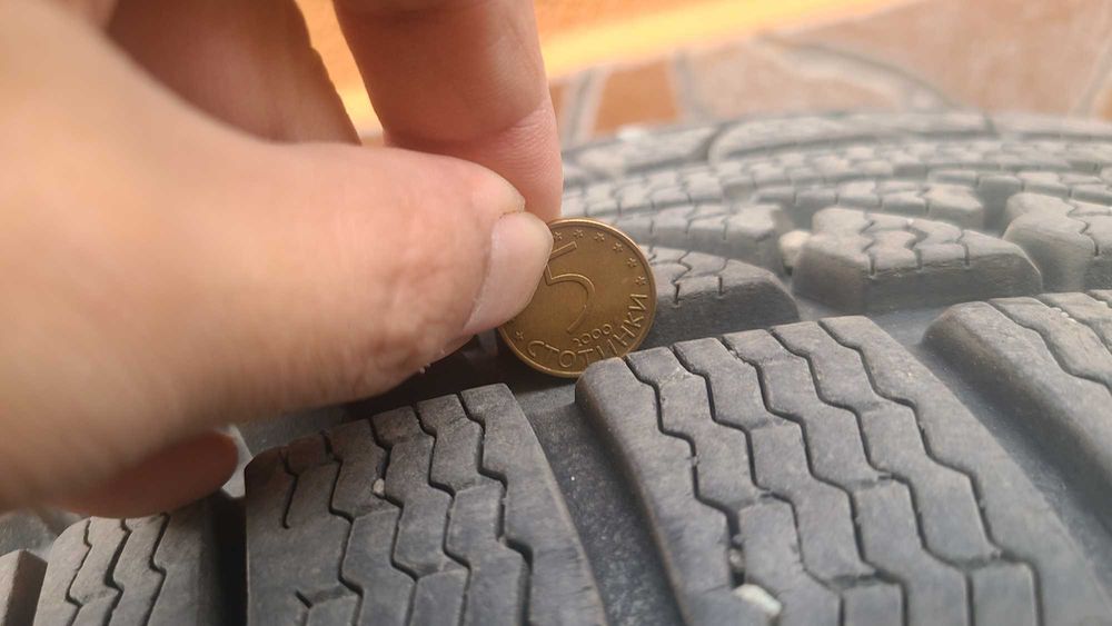 Зимни Гуми Petlas 225/50/17, карани под 2к км. Като нови.