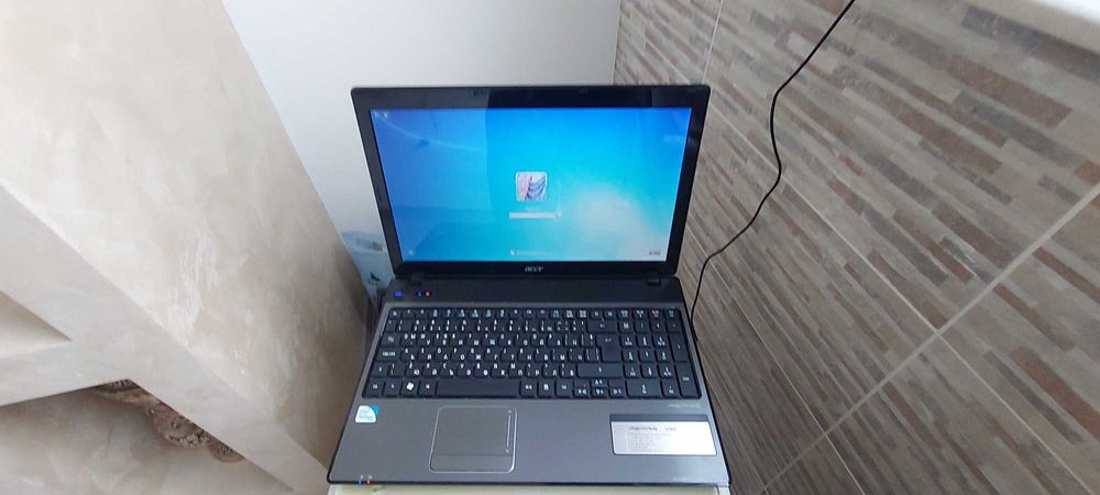 Продавам лаптоп Acer aspire