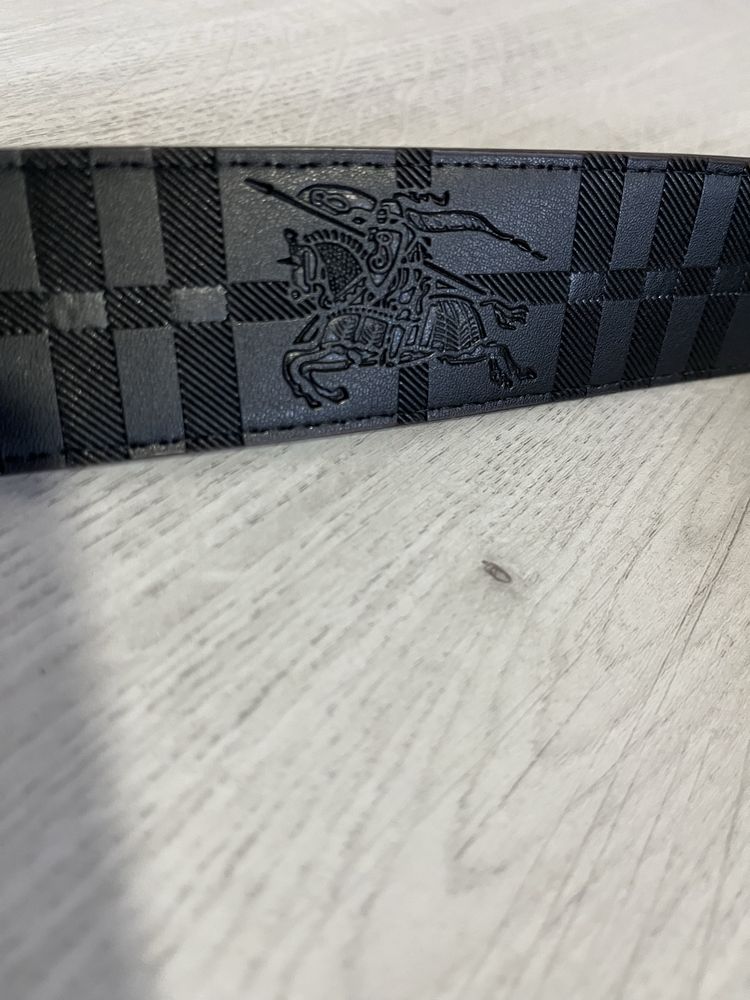 Curea Burberry nou