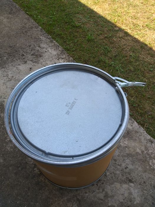 Cutie box cu capac metalic