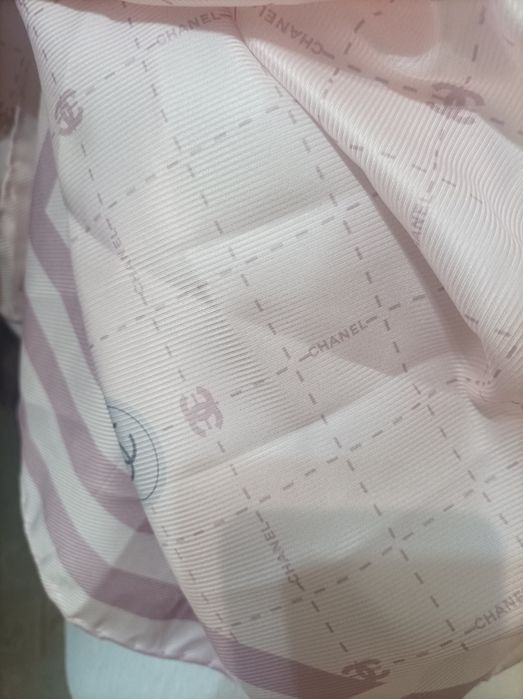 Оригинален копринен шал Chanel