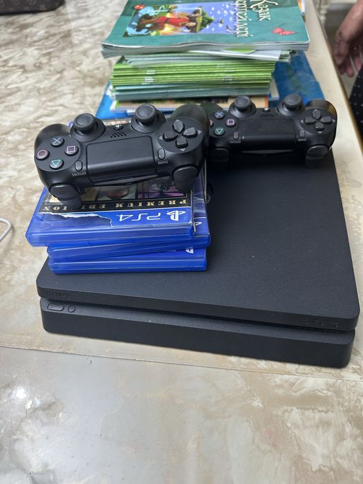 Продам пс 4 и 2 джостика