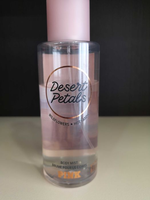Спрей за тяло "Desert Petals" от колекцията PINK на Victoria's Secret.