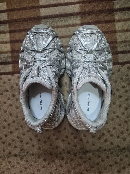 Продам кроссовки