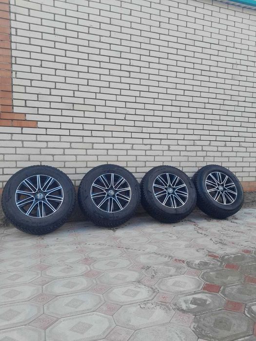Продам шины от РАВ4