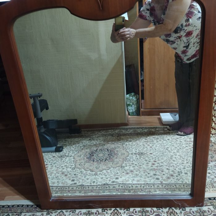 Продам зеркало в рамкн