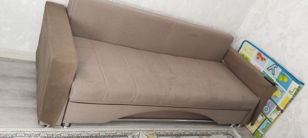 Продам диван в хорошем состоянии