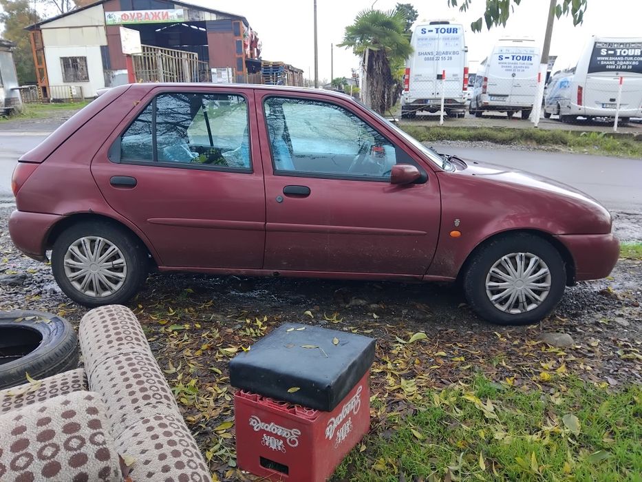 Продавам 2бр       Форд феста 14 бензин