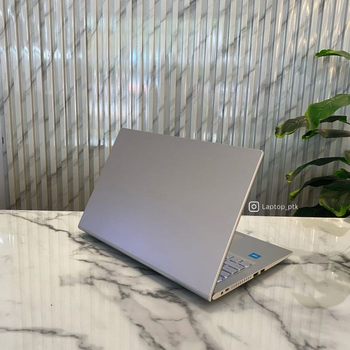 Laptop Asus X515KA Impecabil ca Nou Fullbox 512GB Ssd 8GB Ram Trimit