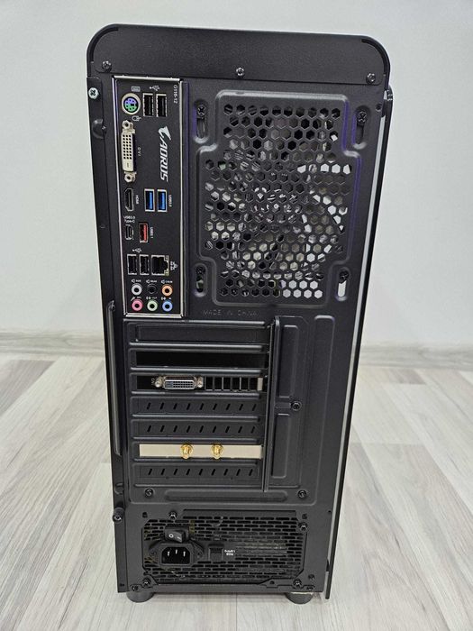 PC Gaming - Intel i7 8700, RX 470 NITRO+, 16GB RAM – Stare foarte bună