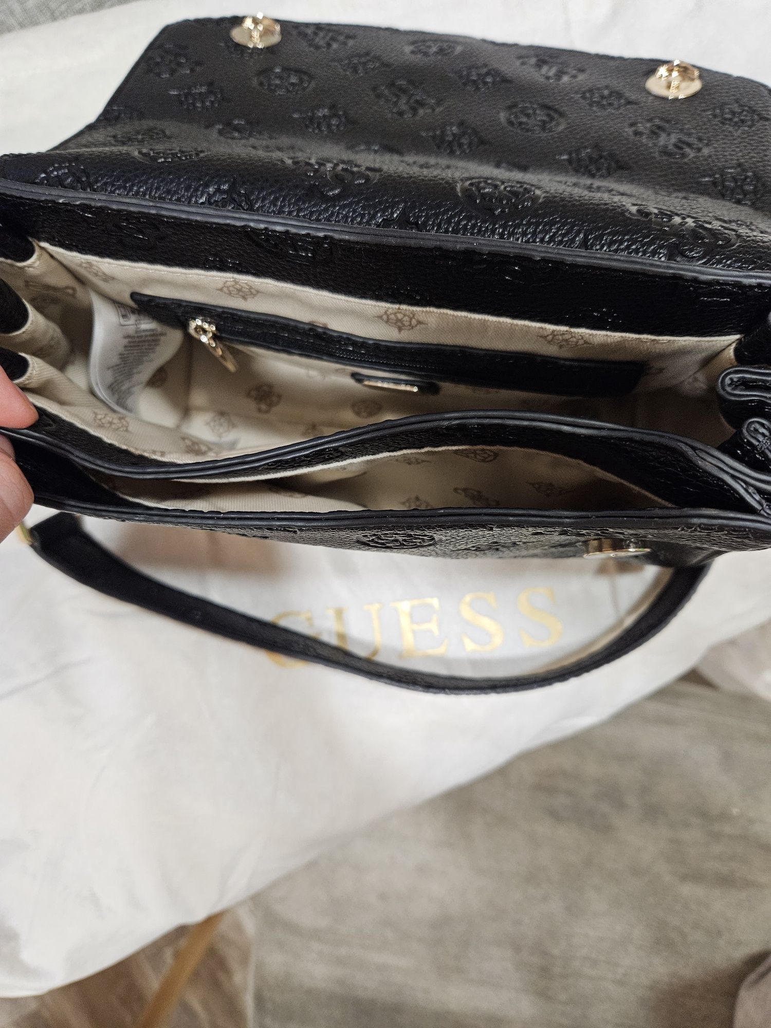 Чанта GUESS /чисто нова