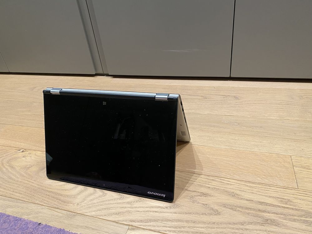 Лаптоп и таблет Lenovo Yoga 3.11