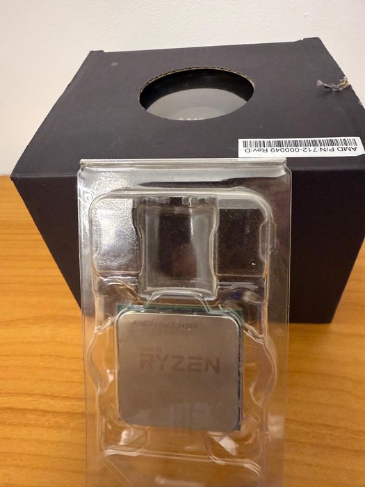 Procesor AMD Ryzen™ 5 3400G, 3.7 GHz cu Radeon™ RX Vega 11 integrata