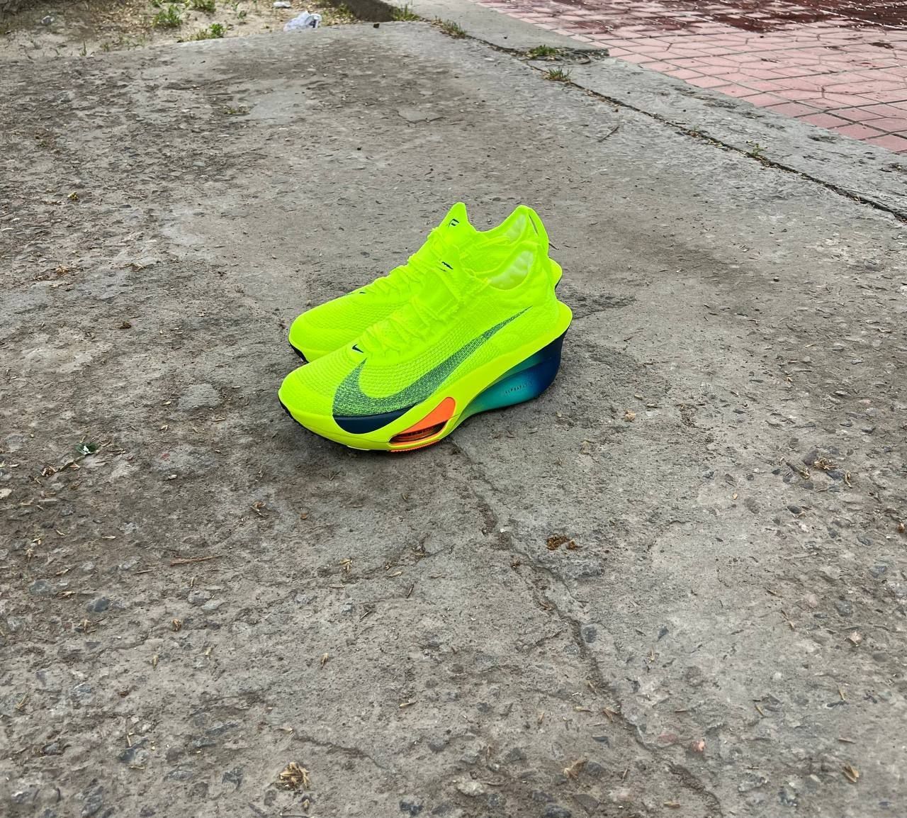 Nike Zoomx  new .