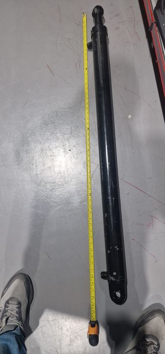 Cilindru hidraulic lungime 1.3 metri inchis deschide 1 metru diametru