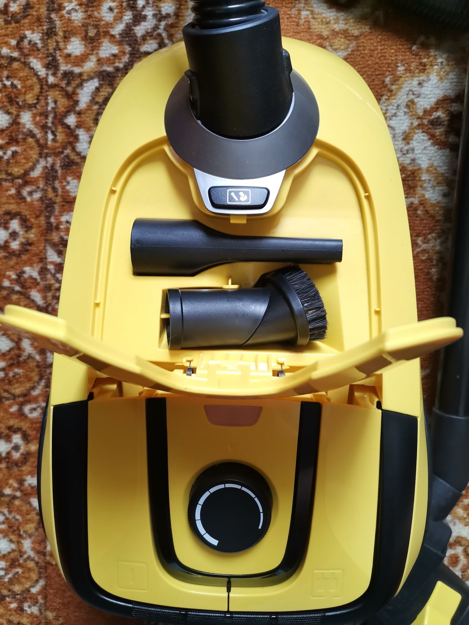 Прахосмукачка с торбичка Karcher VC 2