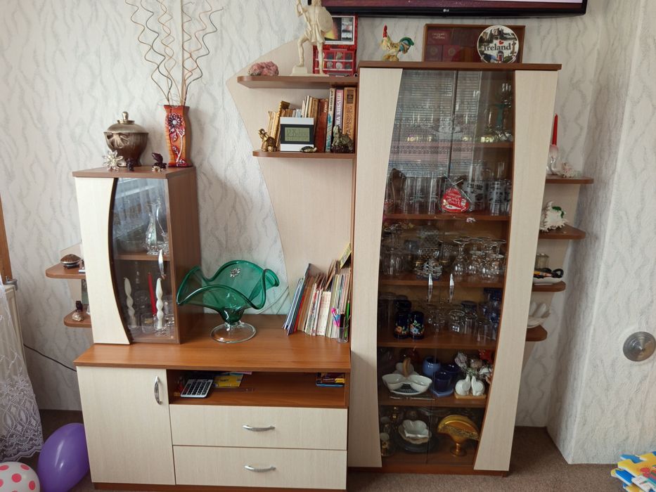 Продавам секция в отлично състояние