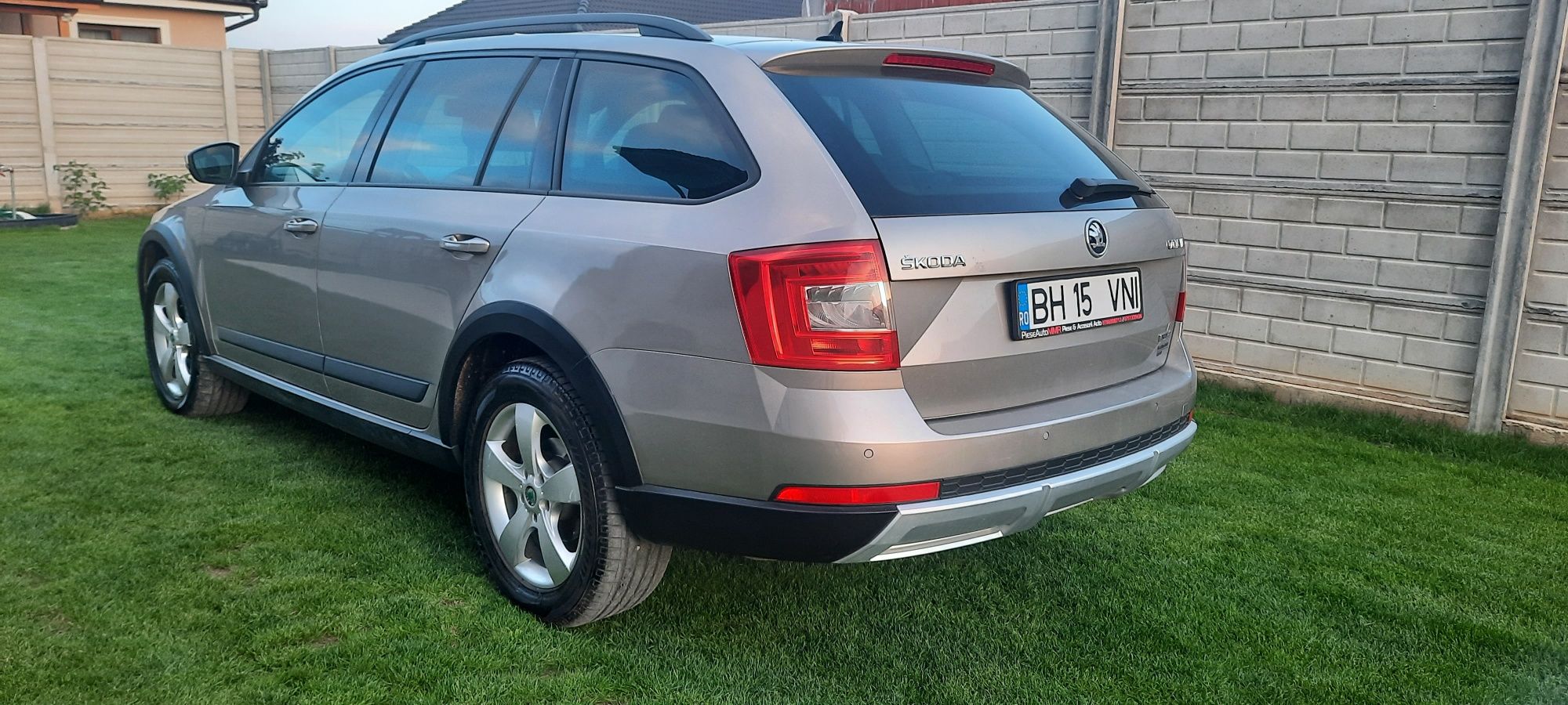 Skoda Octavia Scout 2.0TDI 184cp 4x4 2016.06 Automat 271000KM