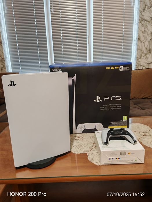 PlayStation 5 / PS5 Digital Edition/ Пълен Комплект