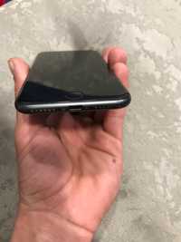 Vând iPhone 8 Black