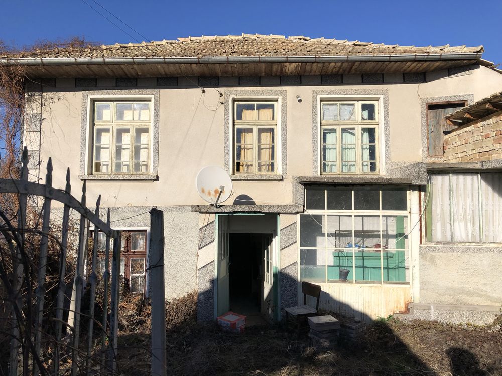 Къща с двор в село Водица обл. Търговище