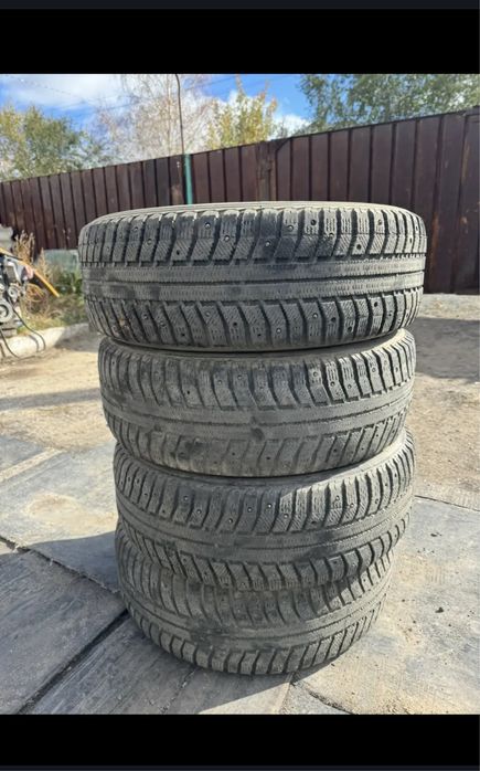 Продаю зимние шипованные шины