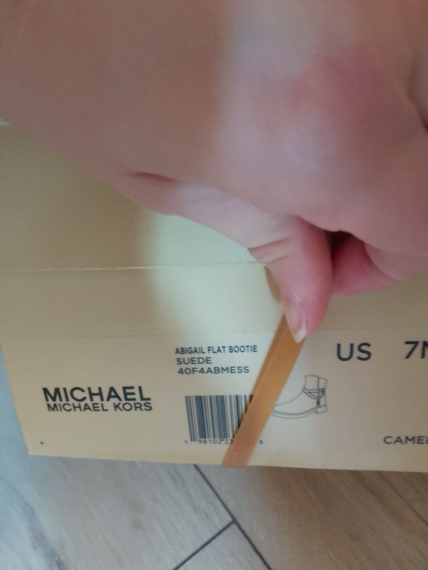 Нови Michael Kors Abigail boots suede