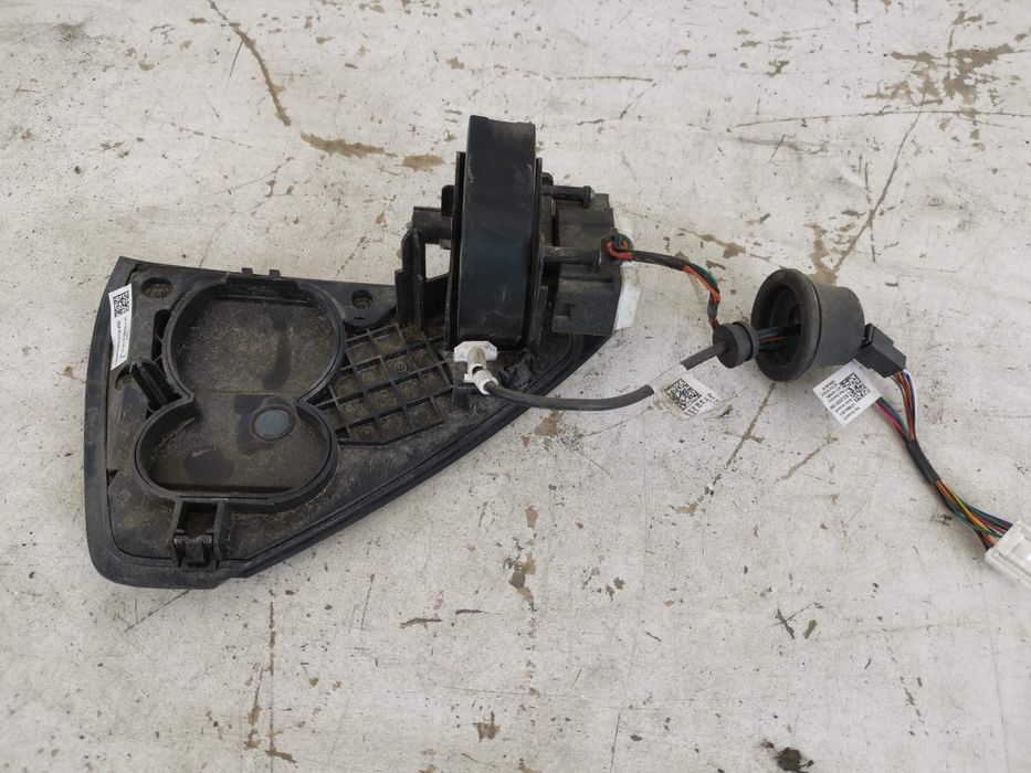 Тесла Модел 3 / Tesla Model 3 1 [ - ] Оригинален, в добро състояние