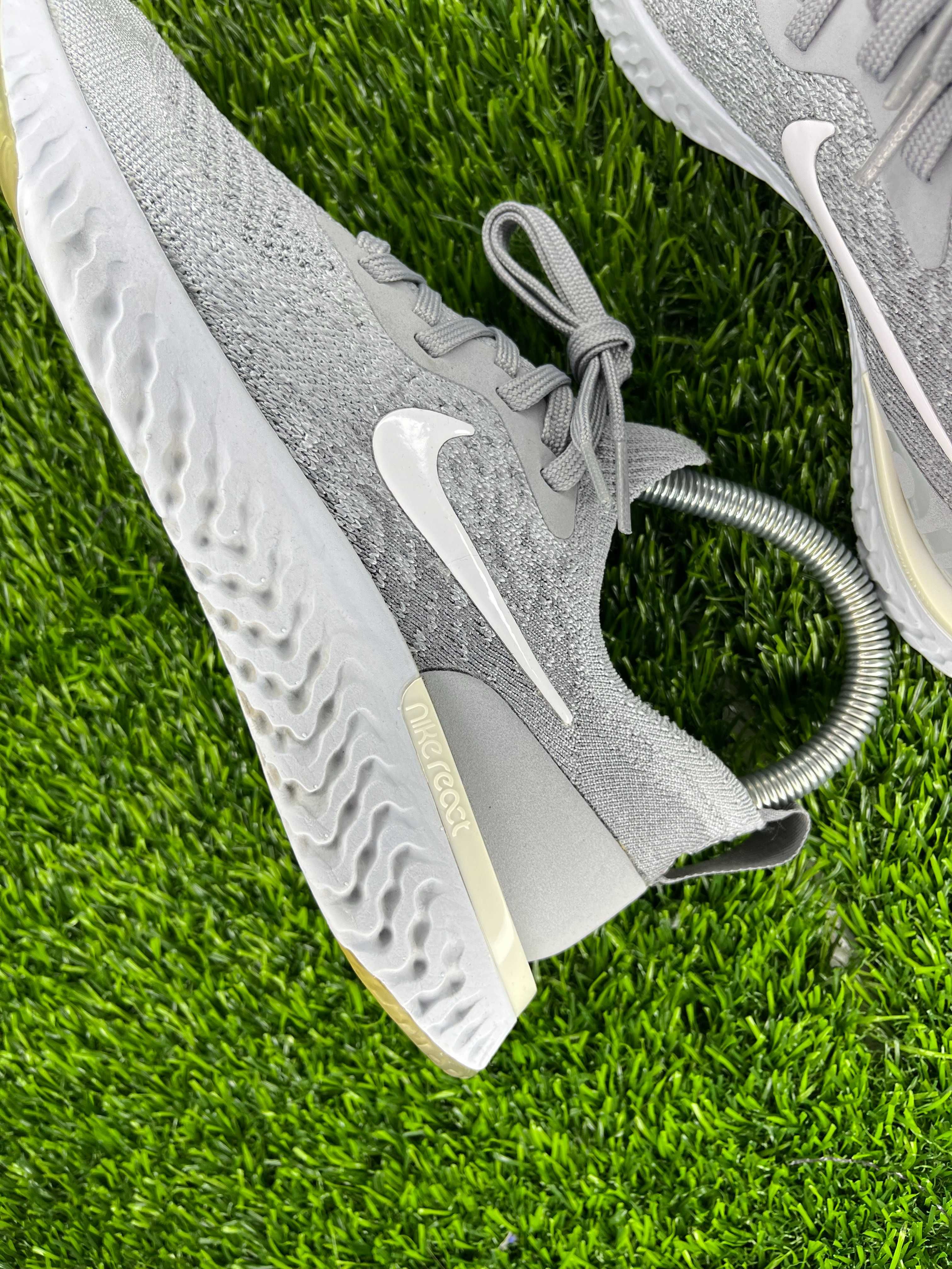 Nike Epic React Flyknit Дамски Маратонки