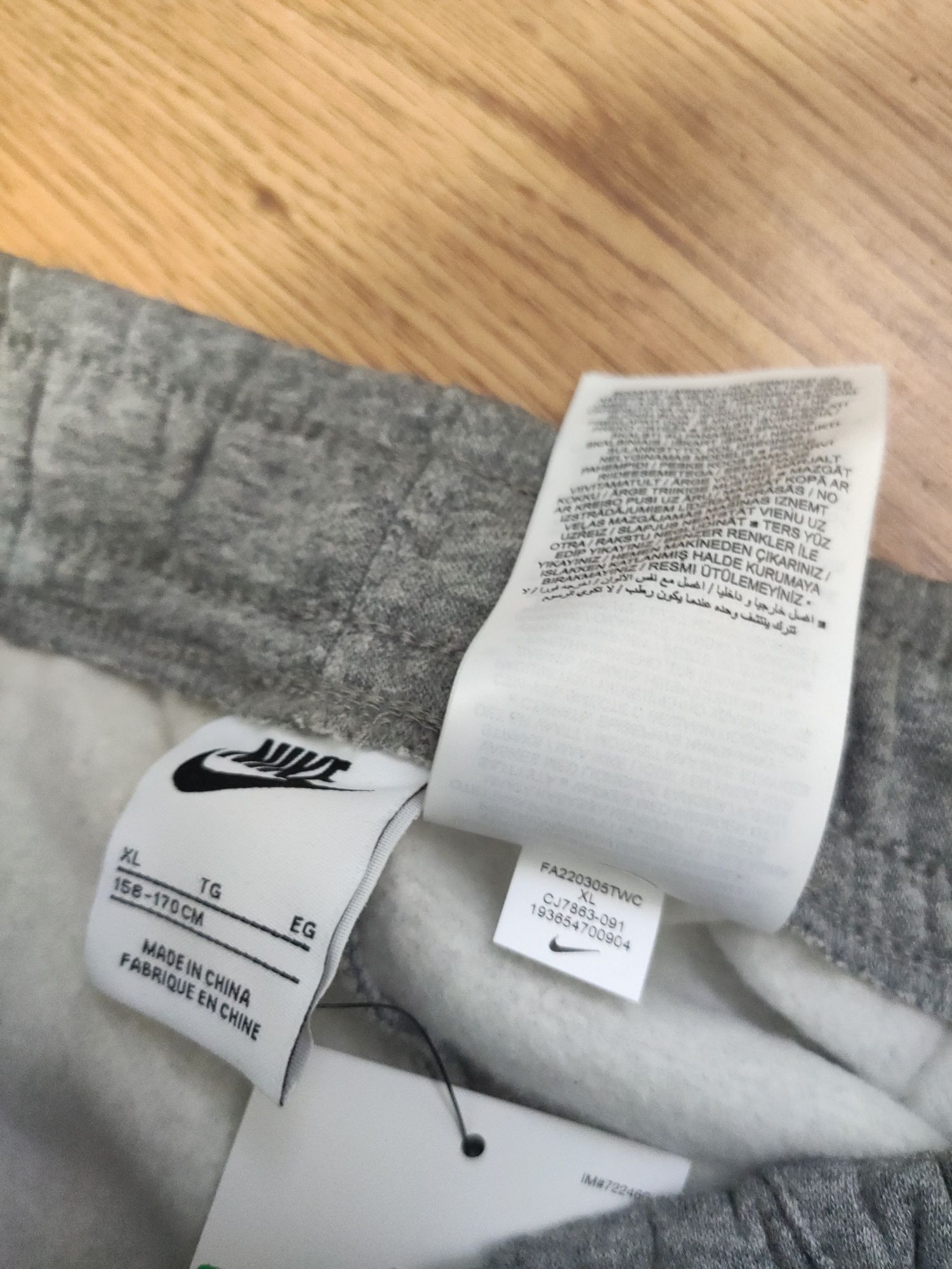 Pantaloni Nike adolescenți 13-15 ani XL (158-170cm)