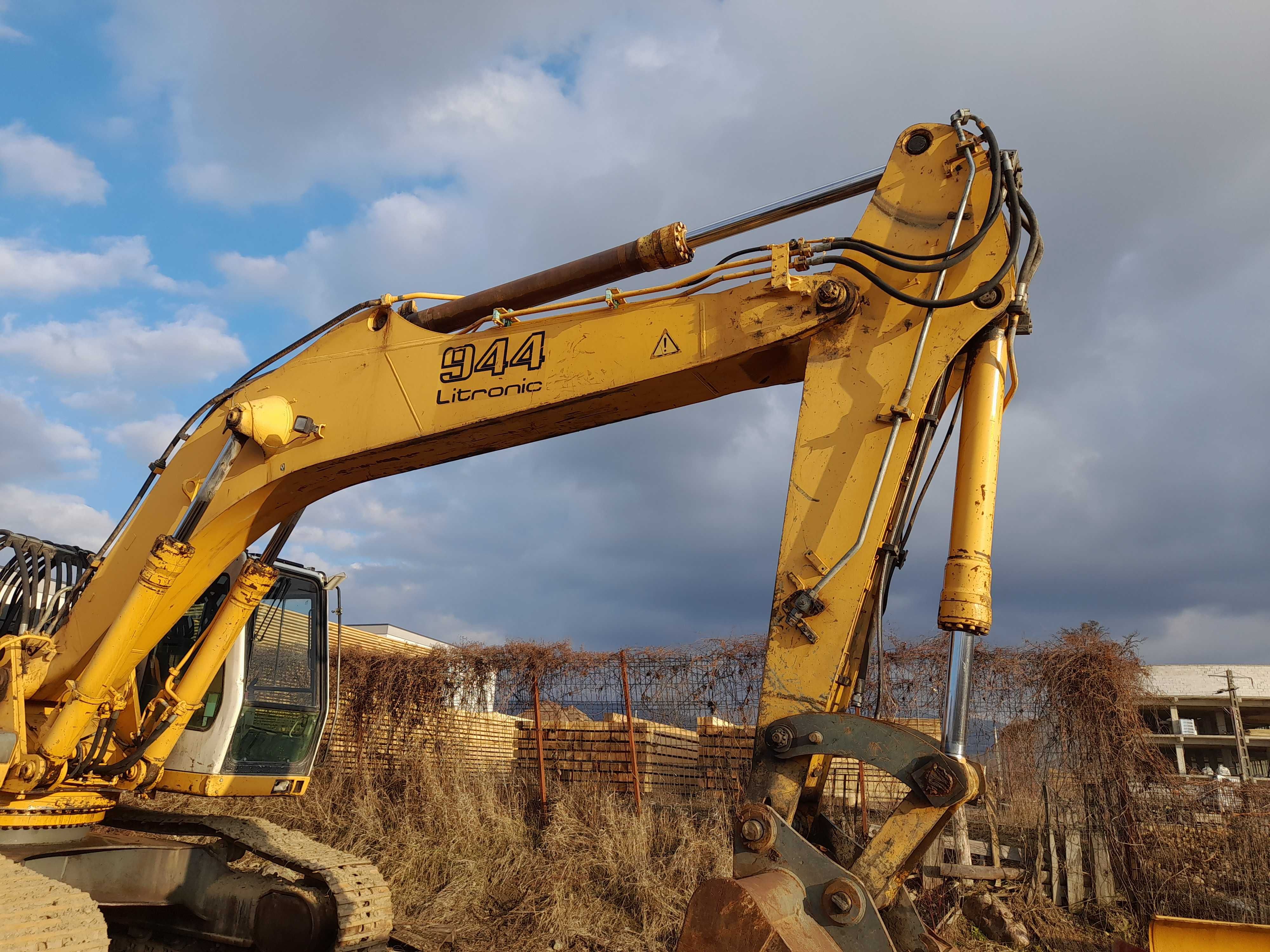 Excavator pe senile Libeherr R944 , 2002