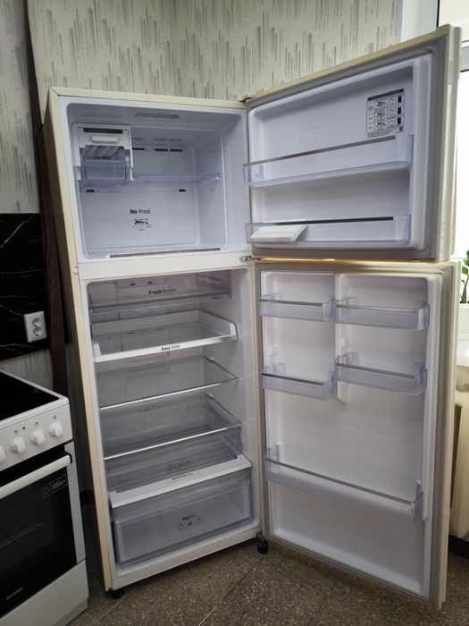 Холодильник  большой