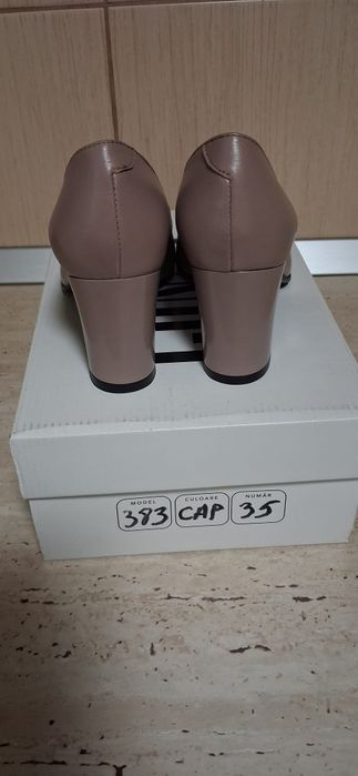 Pantofi cu toc 35