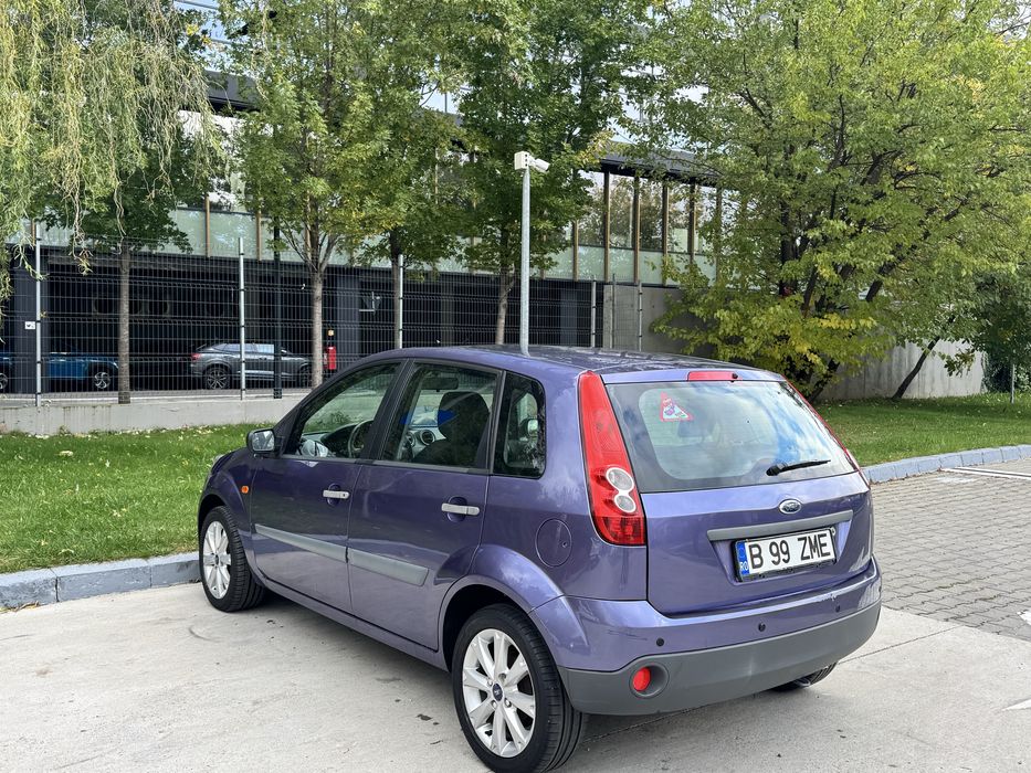 Ford fiesta cu doar 50.000 km 2090€