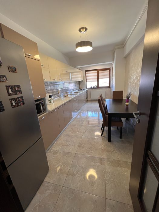 cameră de închiriat într-un apartament modern de 3 camere Prl Ghencea