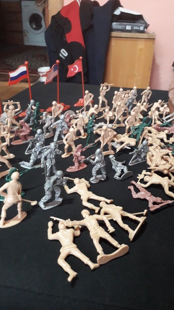 Jucarii vechi de colectie ,/ figurine  / soldați plastic.