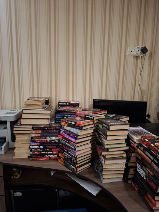 Продаются книги детективы современных авторов