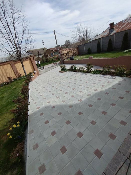 Societate comercială producem pavele din beton aditivat Oferim montaj
