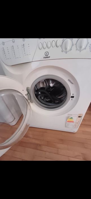Vând frigider în stare bună și mașină de spălat tot în stare foarte bu