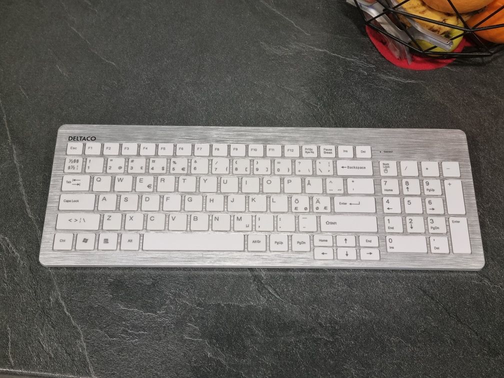 Tastatura Bluetooth perfect funcționala.