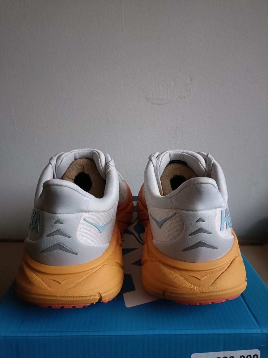 Маратонки Hoka Arahi 6 номер 39 1/3 код 16A