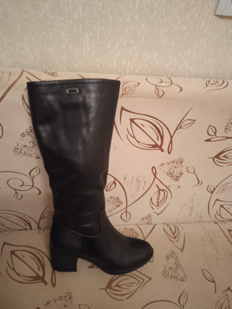 Продам сапоги зимние ( кожа,цигейка),р-р 39,цена 25000,