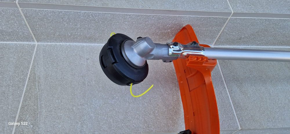 Husqvarna motocoasă pe benzină